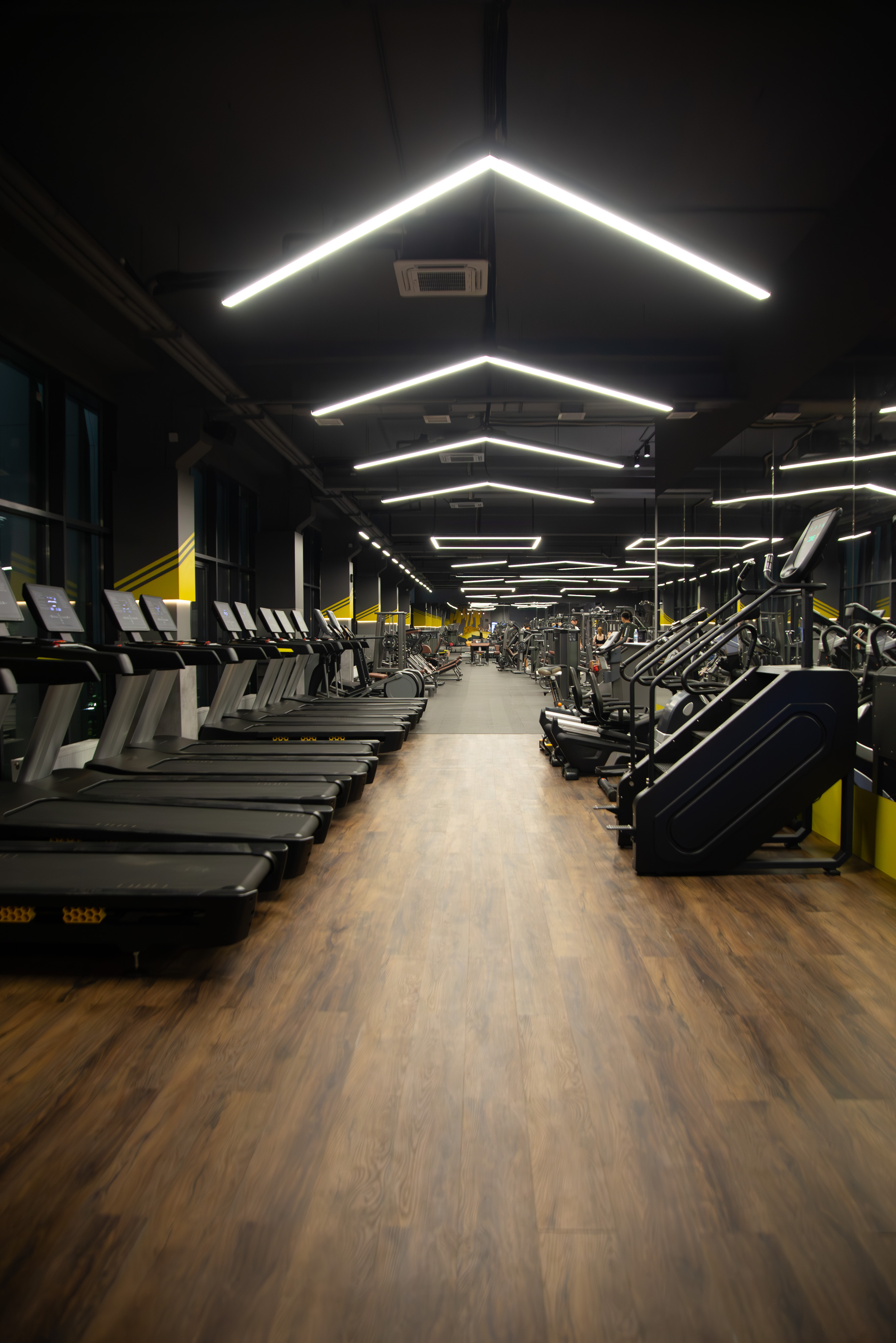 Фитнес-клуб Кажымукана 5 в Астане: тренажерный зал Champion Fitness