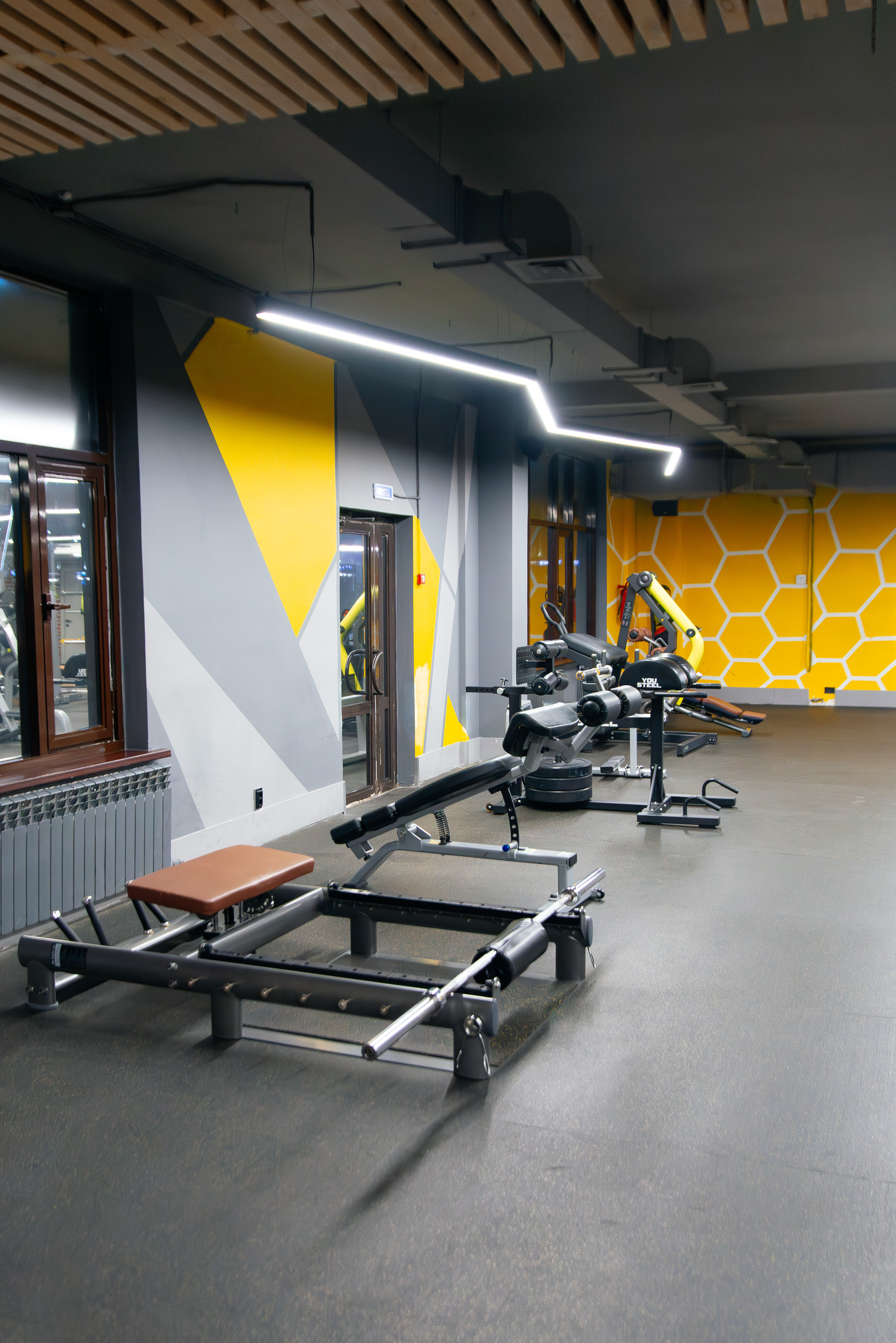 Фитнес-клуб Мухамедханова 21 в Астане: тренажерный зал Champion Fitness