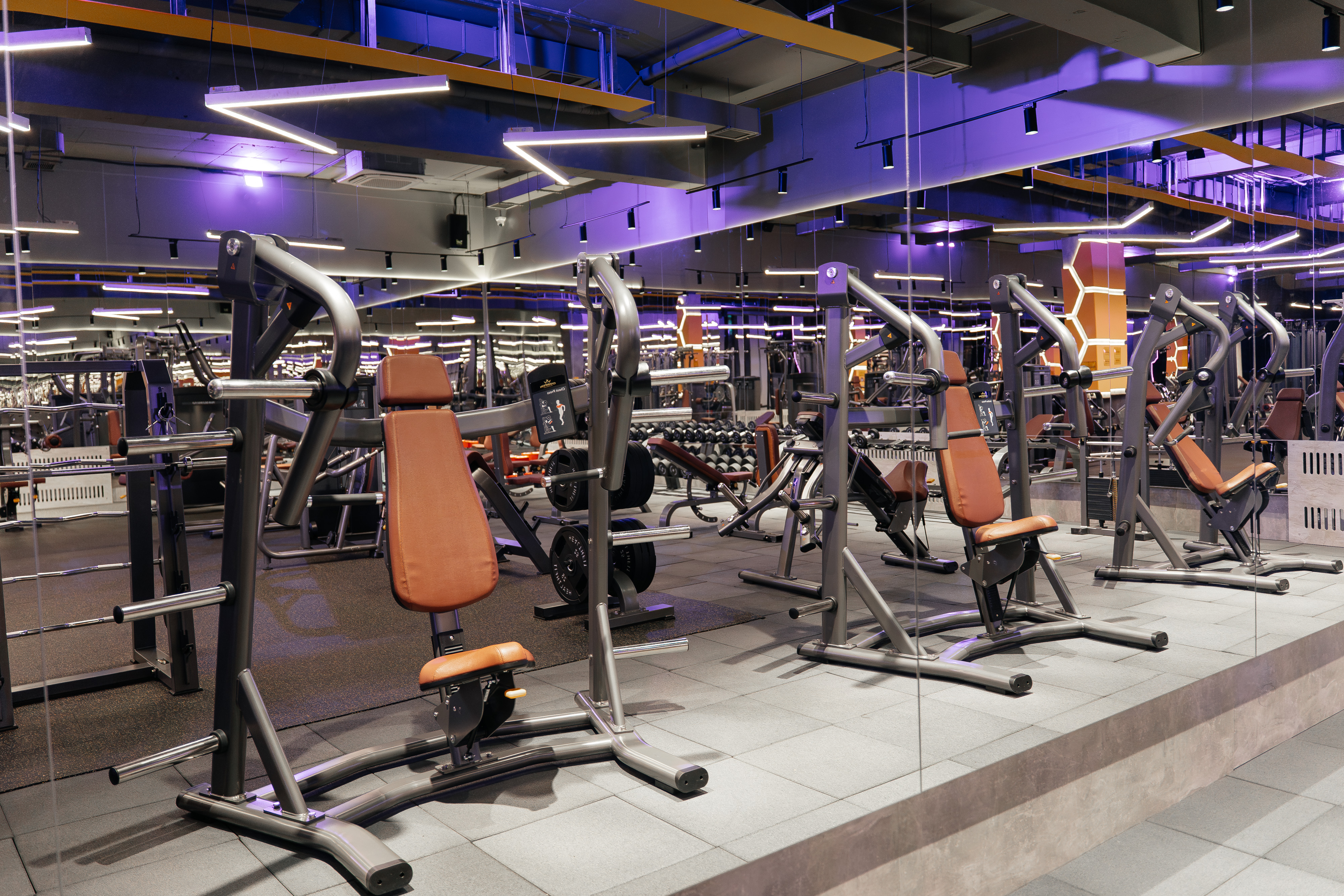 Фитнес-клуб Туран 50 в Астане: тренажерный зал Champion Fitness